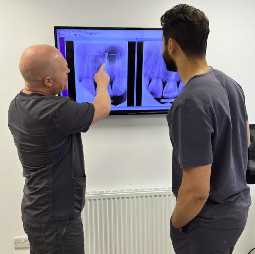 Two Pearl Dental clinicians reviewing an x-ray on screen